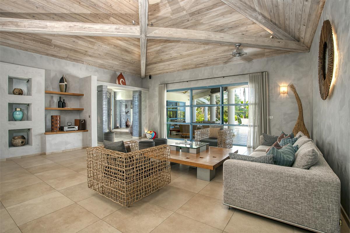 15-LesPalmiersBleus_LivingRoom_Location villa avec piscine terres basses saint martin